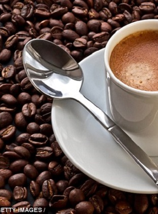 Napi három csésze kávé csökkenti az időskori demencia kialakulásának esélyét
