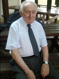 Halkovics László (1921–2014) közgazdász, statisztikus