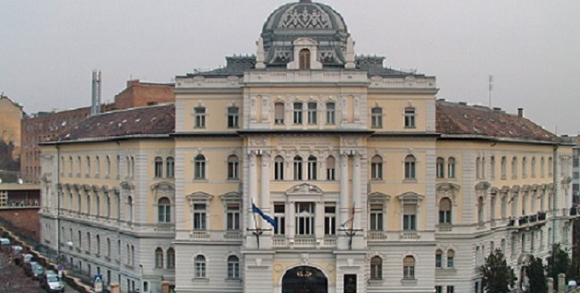 Az élet színei című kiállítás megnyitója