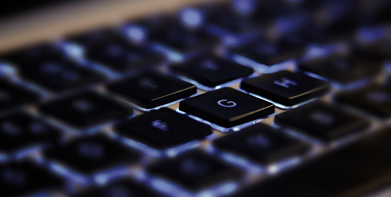 A billentyűzet hívása – Írásról, könyvekről, tanulásról. Zsiga Henrik előadása